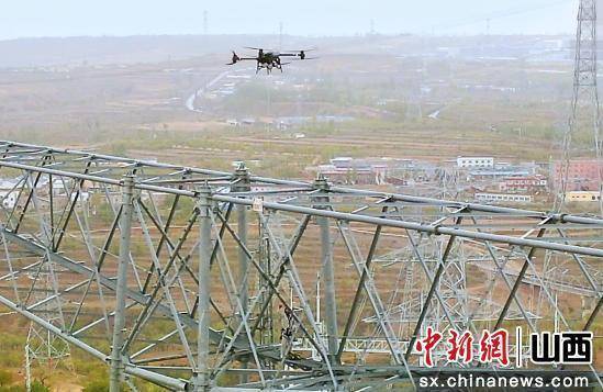 山西：百米高空 無(wú)人機(jī)首次精準(zhǔn)穿塔運(yùn)送接地線:焊線機(jī)
